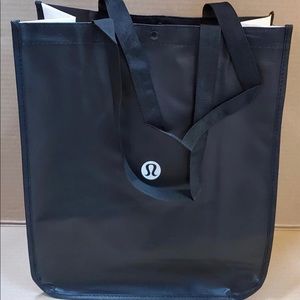 Lot of 10 large Lululemon bags